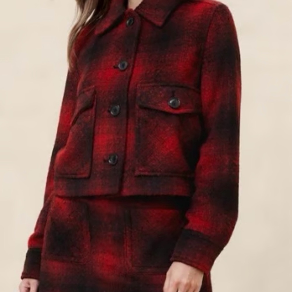 Banana Republic Black & Red Plaid Cropped Jacket – Size M Petite